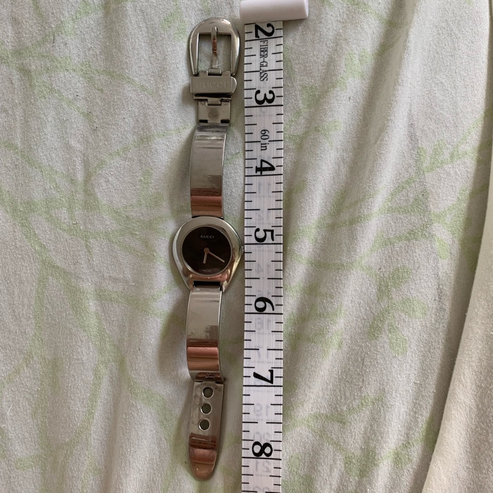 Gucci silver bangle and buckle watch - Picture 4 of 8